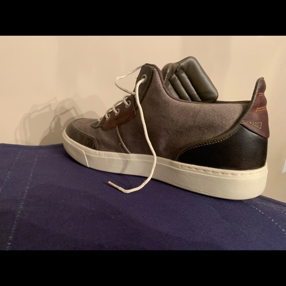 Timberland Shoes like new 10.5 - Picture 7 of 12